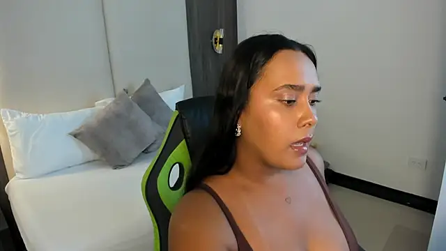 sophia solerr online show from 04/14/26, 02:16