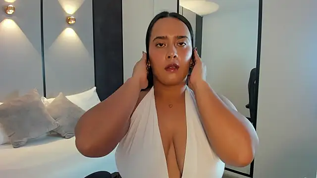 sophia solerr online show from 02/23/26, 07:47