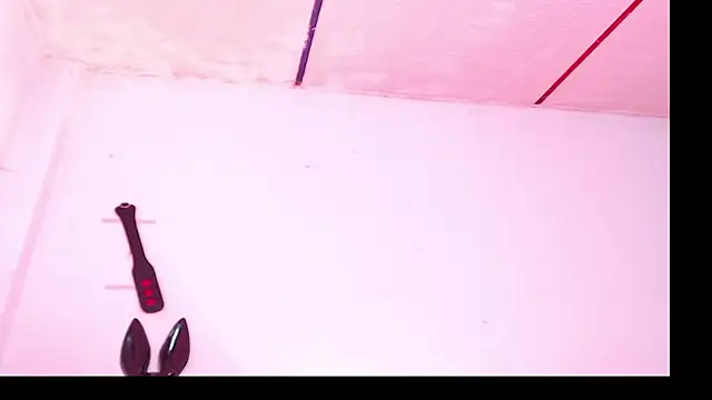Snapshot of Girl_Bondage chatting on 05/25/26, 12:59 Girl Bondage online show from 05/25/26, 12:59