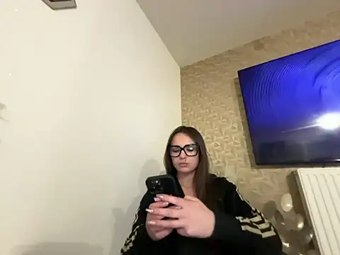 Snapshot of alixxxm7 chatting on 02/21/26, 07:38 alixxxm7 online show from 02/21/26, 07:38