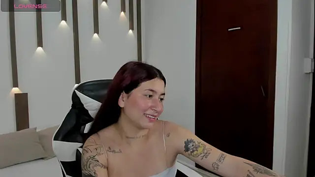 charlottee27  online show from 04/09/26, 02:13