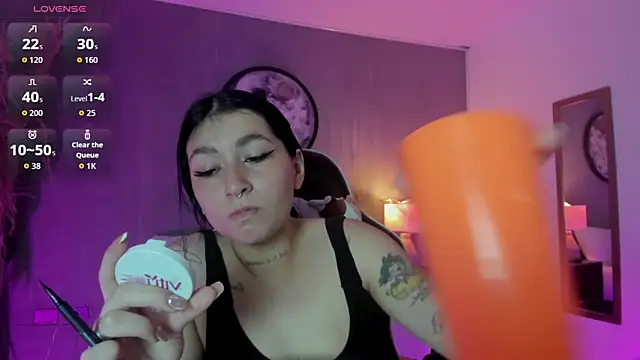 charlottee27  online show from 05/27/26, 02:08