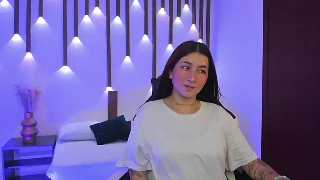 charlottee27  online show from 04/15/26, 02:28