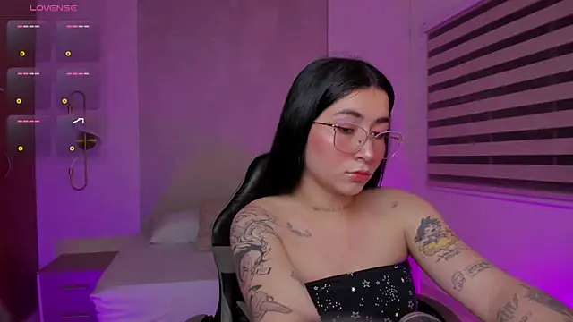 charlottee27  online show from 05/14/26, 02:08