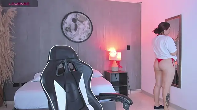 charlottee27  online show from 02/15/26, 02:01