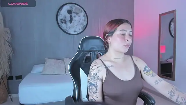 charlottee27  online show from 02/22/26, 02:14