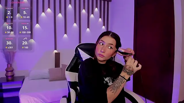 charlottee27  online show from 04/11/26, 02:19