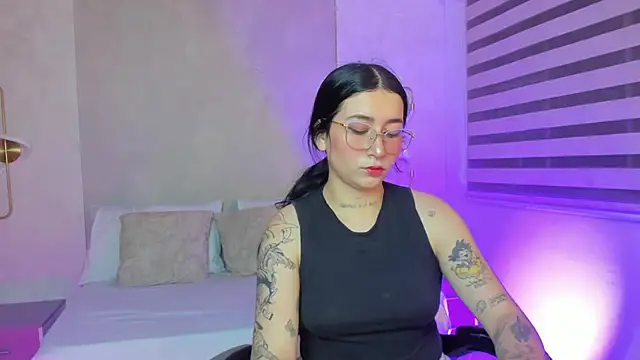 charlottee27  online show from 05/20/26, 02:08