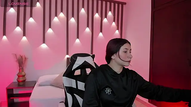 charlottee27  online show from 04/23/26, 02:07