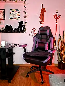 kenia thompsom01 online show from 04/04/26, 09:27