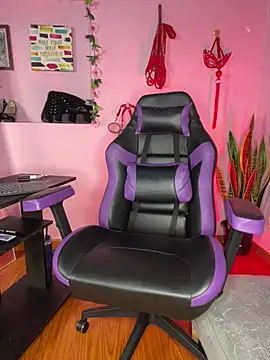 kenia thompsom01 online show from 04/15/26, 11:49