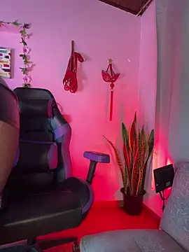 kenia thompsom01 online show from 04/17/26, 11:40