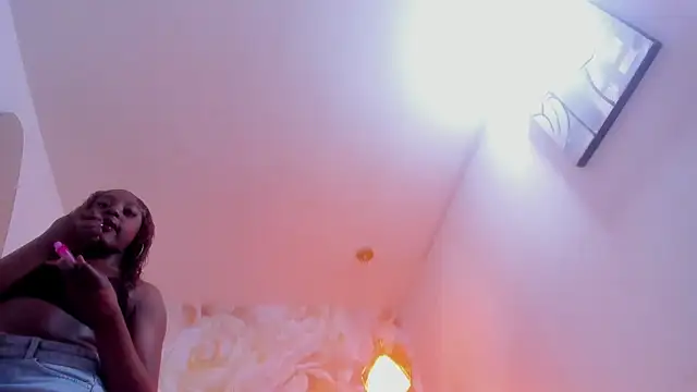 Snapshot of nylaroyale_cr chatting on 02/08/26, 07:44 nylaroyale cr online show from 02/08/26, 07:44