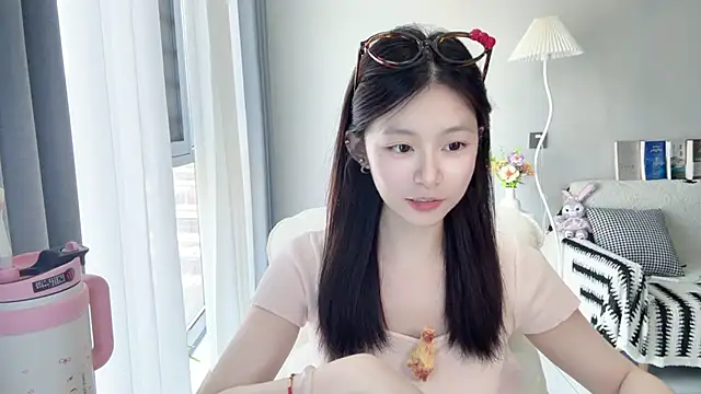 Snapshot of DYyyyyy-- chatting on 07/17/26, 06:32 DYyyyyy-- online show from 07/17/26, 06:32