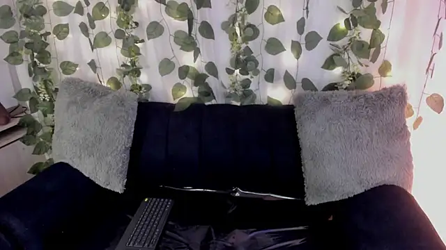 chloe petite2 online show from 04/30/26, 12:01