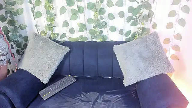 chloe petite2 online show from 04/13/26, 12:09