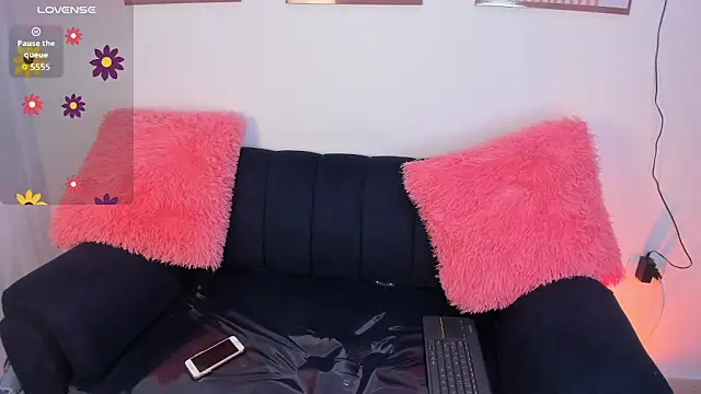 Snapshot of chloe_petite2 chatting on 02/19/26, 01:52 chloe petite2 online show from 02/19/26, 01:52