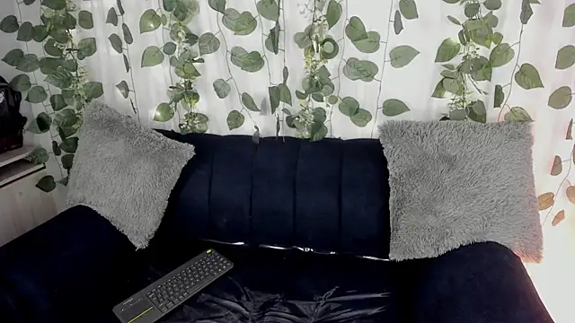 chloe petite2 online show from 05/19/26, 12:01