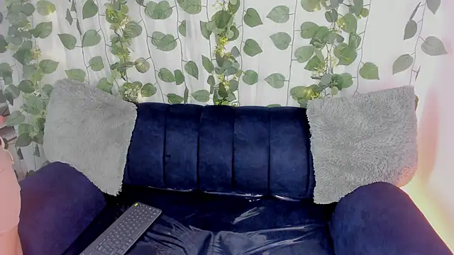 chloe petite2 online show from 03/21/26, 12:09