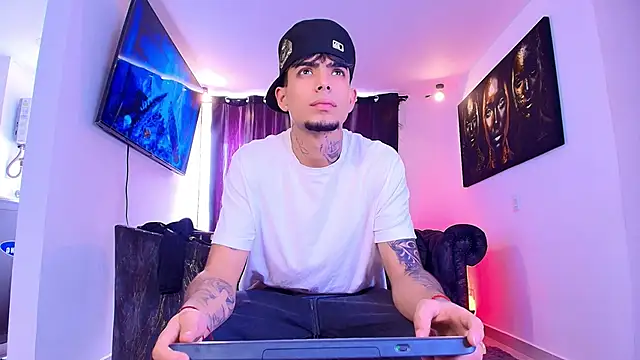 miguel aguirre  online show from 02/02/26, 02:49