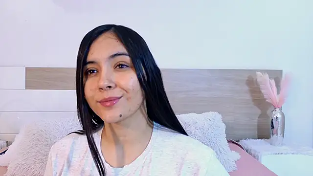 Snapshot of AlisonLamer chatting on 04/11/26, 03:05 AlisonLamer online show from 04/11/26, 03:05