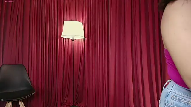 Snapshot of Sharlotte__1 chatting on 04/06/26, 11:33 Sharlotte 1 online show from 04/06/26, 11:33