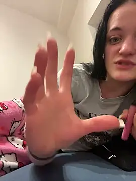 LeonieClaire online show from 02/15/26, 10:41