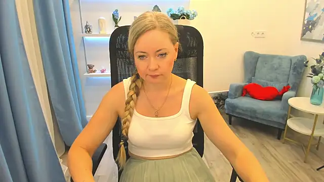 Snapshot of CharlotteKerti chatting on 07/14/26, 11:38 CharlotteKerti online show from 07/14/26, 11:38
