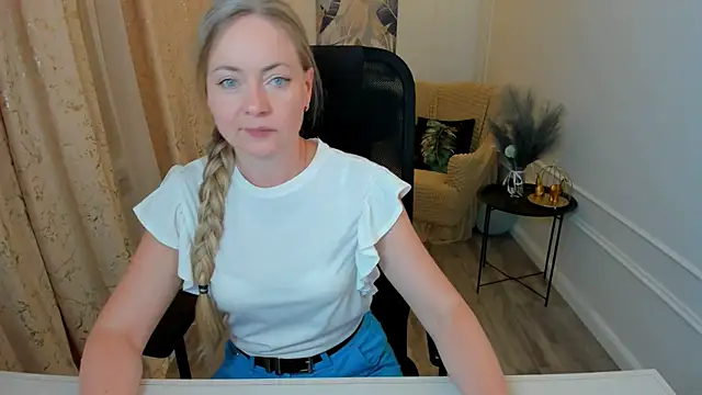 Snapshot of CharlotteKerti chatting on 06/08/26, 07:47 CharlotteKerti online show from 06/08/26, 07:47