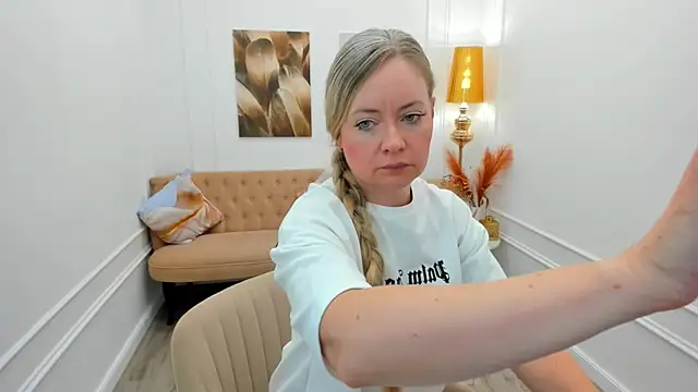 Snapshot of CharlotteKerti chatting on 06/19/26, 12:33 CharlotteKerti online show from 06/19/26, 12:33
