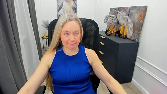 Snapshot of CharlotteKerti chatting on 03/22/26, 07:48 CharlotteKerti online show from 03/22/26, 07:48