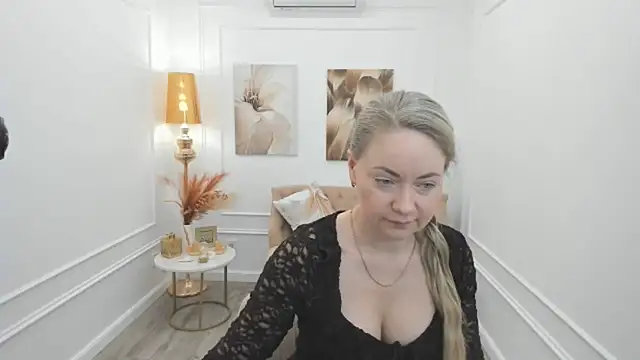 Snapshot of CharlotteKerti chatting on 04/20/26, 11:24 CharlotteKerti online show from 04/20/26, 11:24