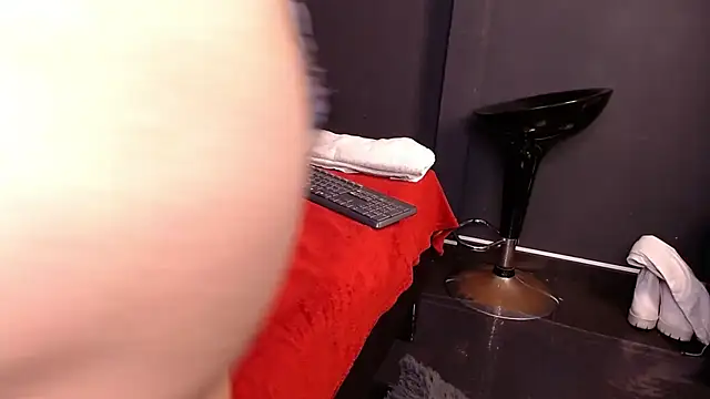 Lia tomson online show from 03/06/26, 04:02