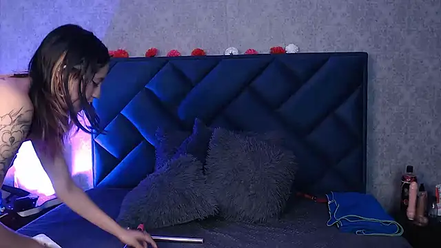 Lia tomson online show from 04/10/26, 06:59