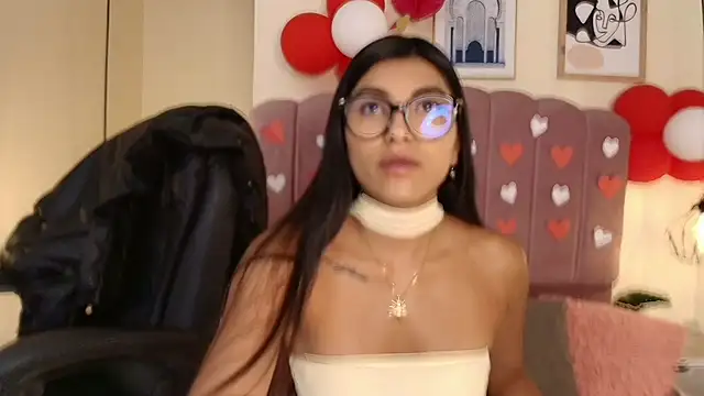 Snapshot of Ateneaaa_ chatting on 02/18/26, 07:32 Ateneaaa online show from 02/18/26, 07:32