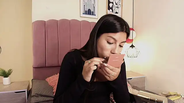 Ateneaaa  online show from 04/13/26, 07:40