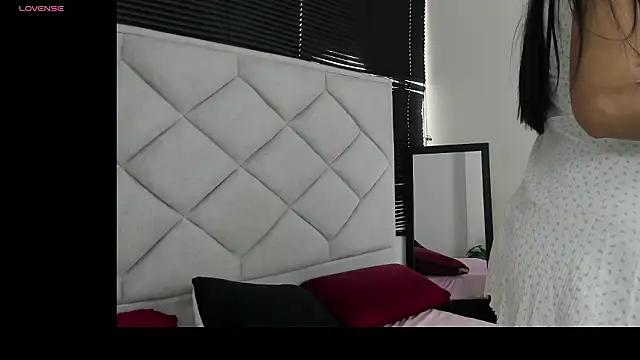 Layla Charlotte online show from 03/26/26, 07:45