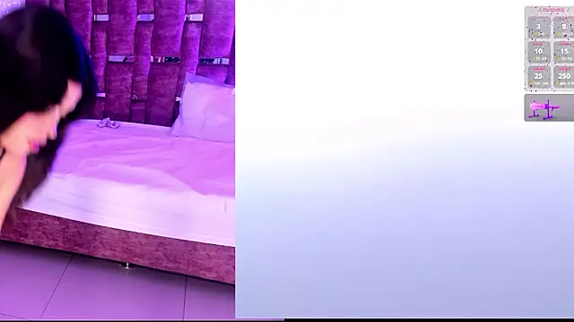 AriHale  online show from 03/23/26, 09:36