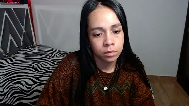 Snapshot of paula_lopez__ chatting on 06/19/26, 09:42 paula lopez online show from 06/19/26, 09:42