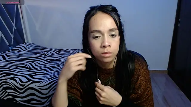 Snapshot of paula_lopez__ chatting on 06/18/26, 06:13 paula lopez online show from 06/18/26, 06:13