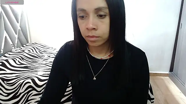 Snapshot of paula_lopez__ chatting on 02/20/26, 01:57 paula lopez online show from 02/20/26, 01:57