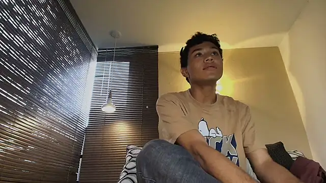 Snapshot of Damon_Salvarote_S chatting on 02/21/26, 07:38 Damon Salvarote S online show from 02/21/26, 07:38