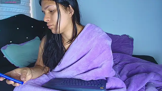 Snapshot of alys_love chatting on 02/25/26, 02:17 alys love online show from 02/25/26, 02:17