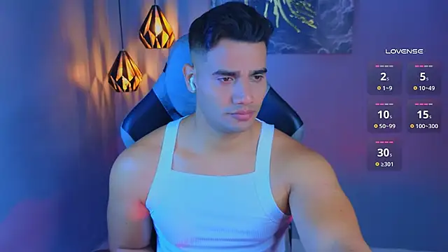 AndresRodriguez1 online show from 04/04/26, 12:34