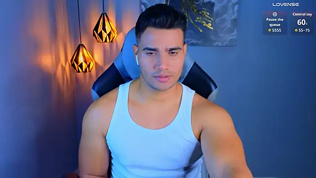 AndresRodriguez1 online show from 05/01/26, 02:38