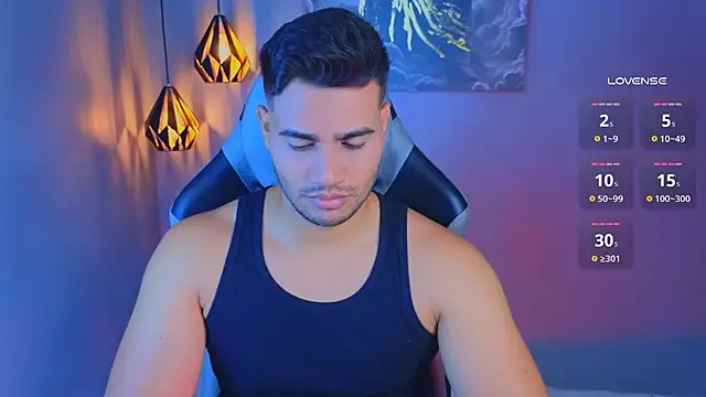 AndresRodriguez1 online show from 04/03/26, 12:11