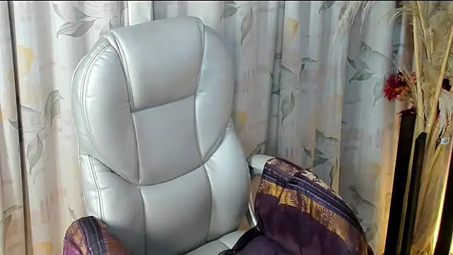 Snapshot of Sylvara_bx chatting on 06/02/26, 11:54 Sylvara bx online show from 06/02/26, 11:54