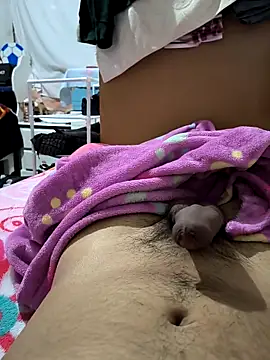 Snapshot of Ale_5673 chatting on 02/05/26, 03:35 Ale 5673 online show from 02/05/26, 03:35