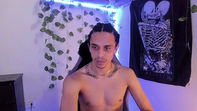 Snapshot of Aaron_Hopper chatting on 02/07/26, 01:30 Aaron Hopper online show from 02/07/26, 01:30