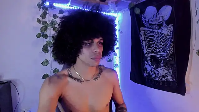 Snapshot of Aaron_Hopper chatting on 02/16/26, 01:21 Aaron Hopper online show from 02/16/26, 01:21